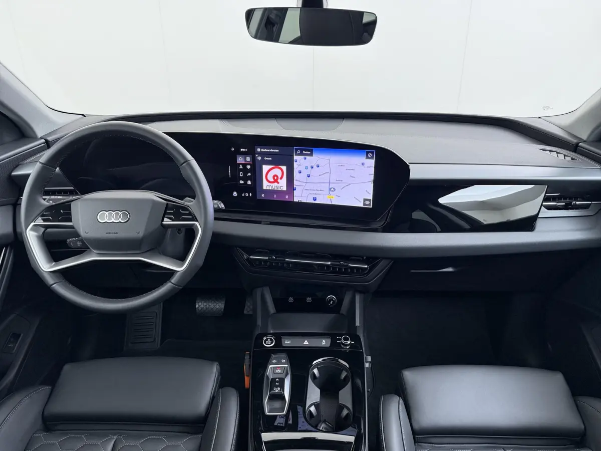 Launch edition 83 kWh ELEK. TREKHAAK | STOEL VERWARMING VOOR EN ACHTER | KEYLESS | 360 CAMERA | STUURVERWARMING | FABRIEKS GARANTIE TM 01-08-2027 |