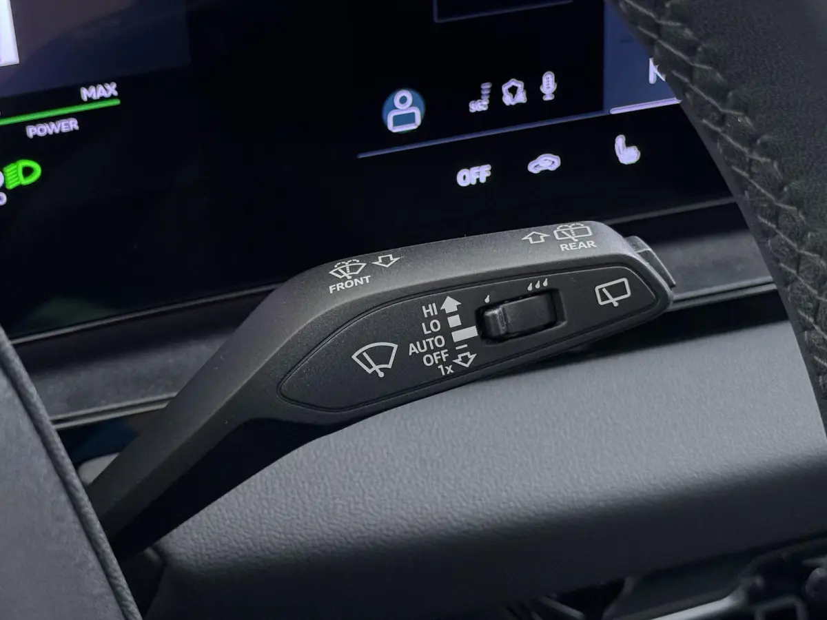 Launch edition 83 kWh ELEK. TREKHAAK | STOEL VERWARMING VOOR EN ACHTER | KEYLESS | 360 CAMERA | STUURVERWARMING | FABRIEKS GARANTIE TM 01-08-2027 |
