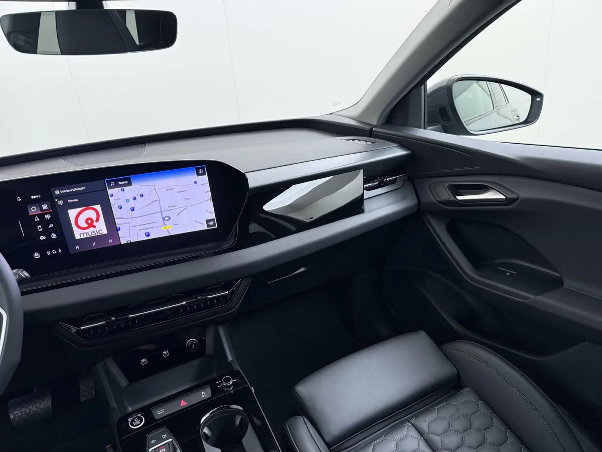 Launch edition 83 kWh ELEK. TREKHAAK | STOEL VERWARMING VOOR EN ACHTER | KEYLESS | 360 CAMERA | STUURVERWARMING | FABRIEKS GARANTIE TM 01-08-2027 |