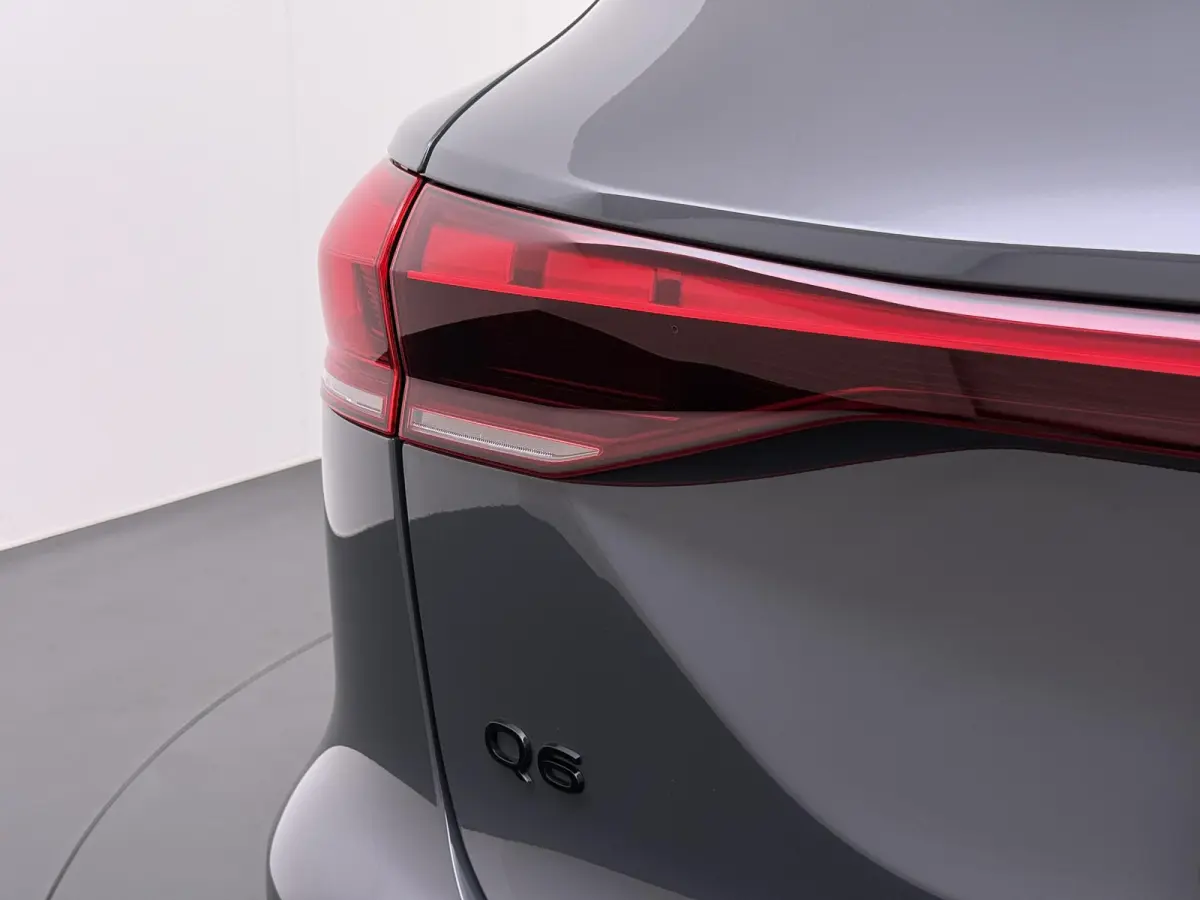 Launch edition 83 kWh ELEK. TREKHAAK | STOEL VERWARMING VOOR EN ACHTER | KEYLESS | 360 CAMERA | STUURVERWARMING | FABRIEKS GARANTIE TM 01-08-2027 |