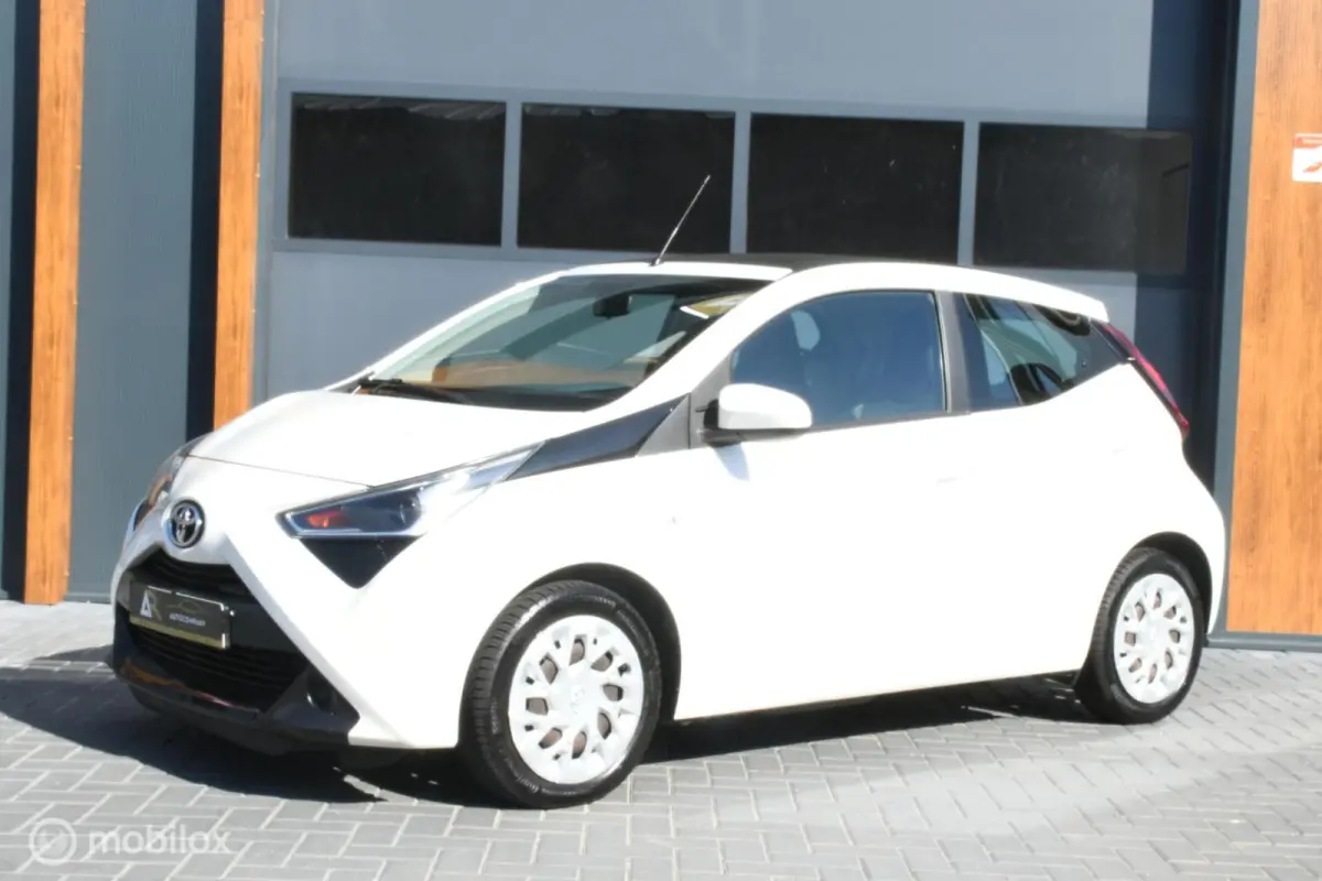 1.0 VVT-i x-play|AIRCO|CARPLAY|OPENDAK