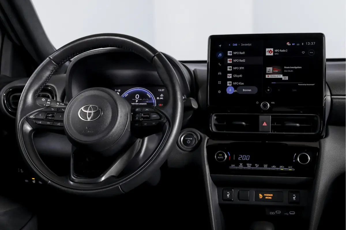 1.5 Hybrid 115 Dynamic | Dig.Cockpit | Adapt.Cruise | Stoel-+stuurverwarming | Camera | PDC | NAV+App.Connect | Auto.Airco | LM 17" | 1260