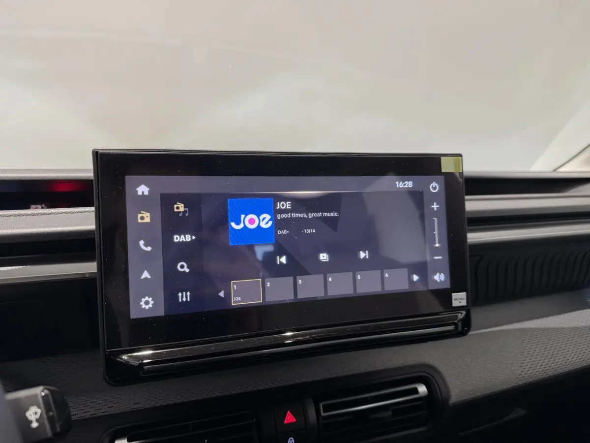 Max 113pk Extended Range 54 kWh l Camera l Nai l Apple carplay & Android auto l DEMO MODEL!! BEL VOR ACTUELE KM-STAND