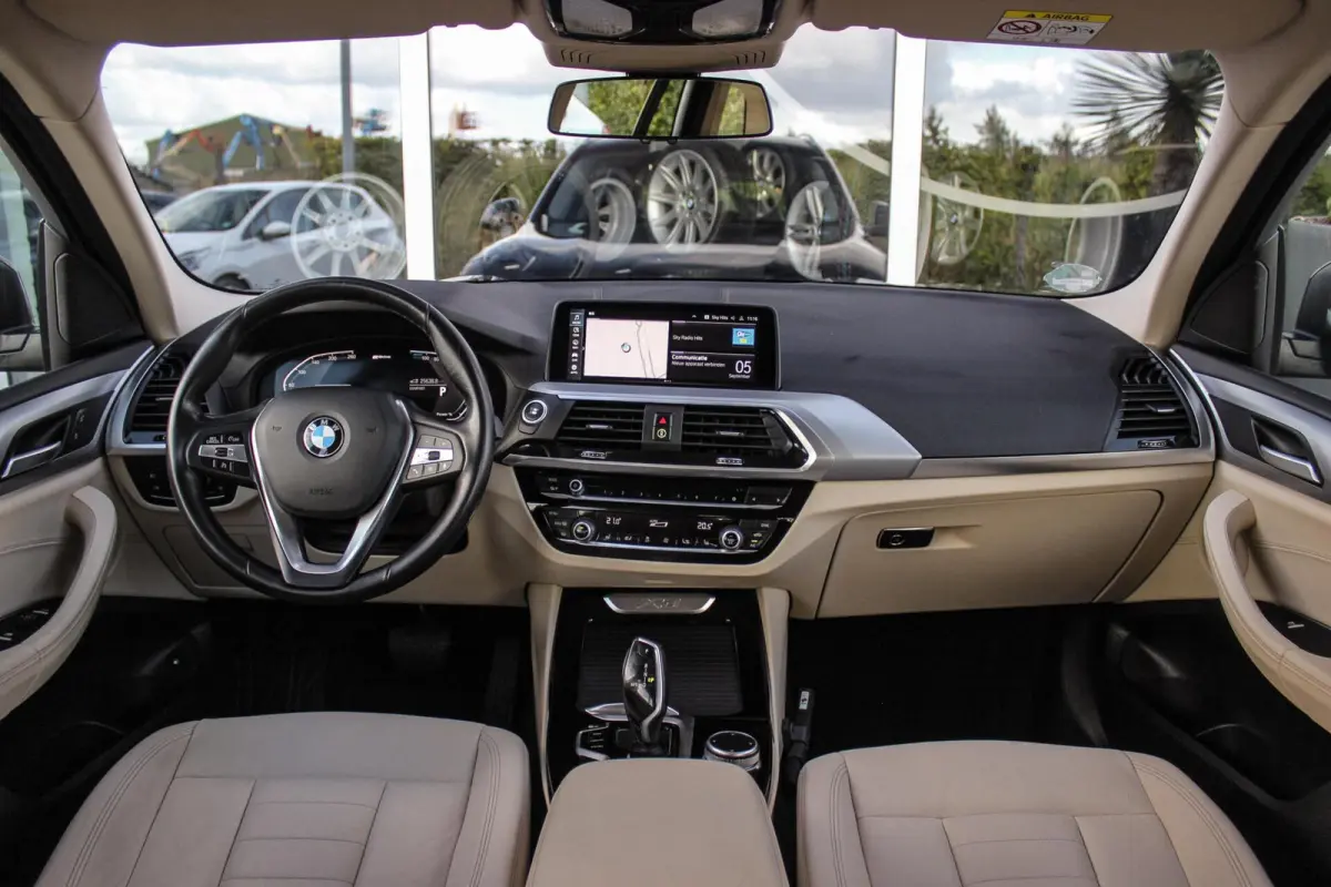 xDrive30e High Executive | 1e eigenaar | Dealer onderhouden | HiFi audio | LED adaptief | Trekhaak elektrisch | Stoelverwarming | DAB | Cruise control | Grootlichtassistent