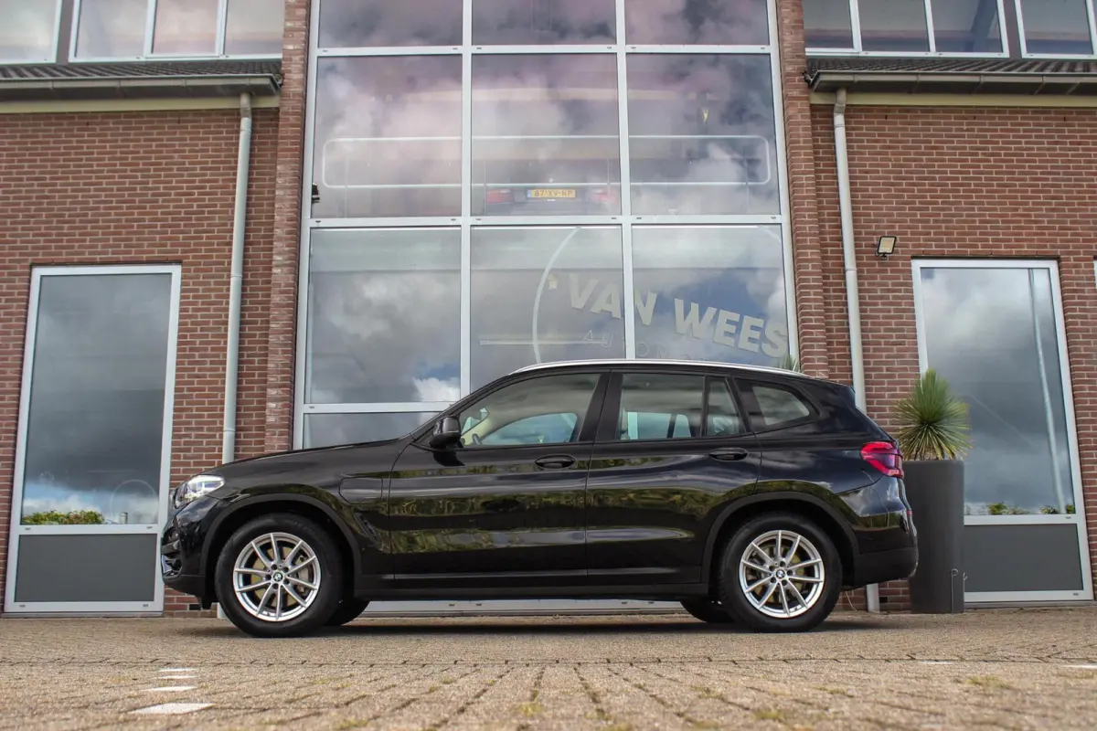 xDrive30e High Executive | 1e eigenaar | Dealer onderhouden | HiFi audio | LED adaptief | Trekhaak elektrisch | Stoelverwarming | DAB | Cruise control | Grootlichtassistent