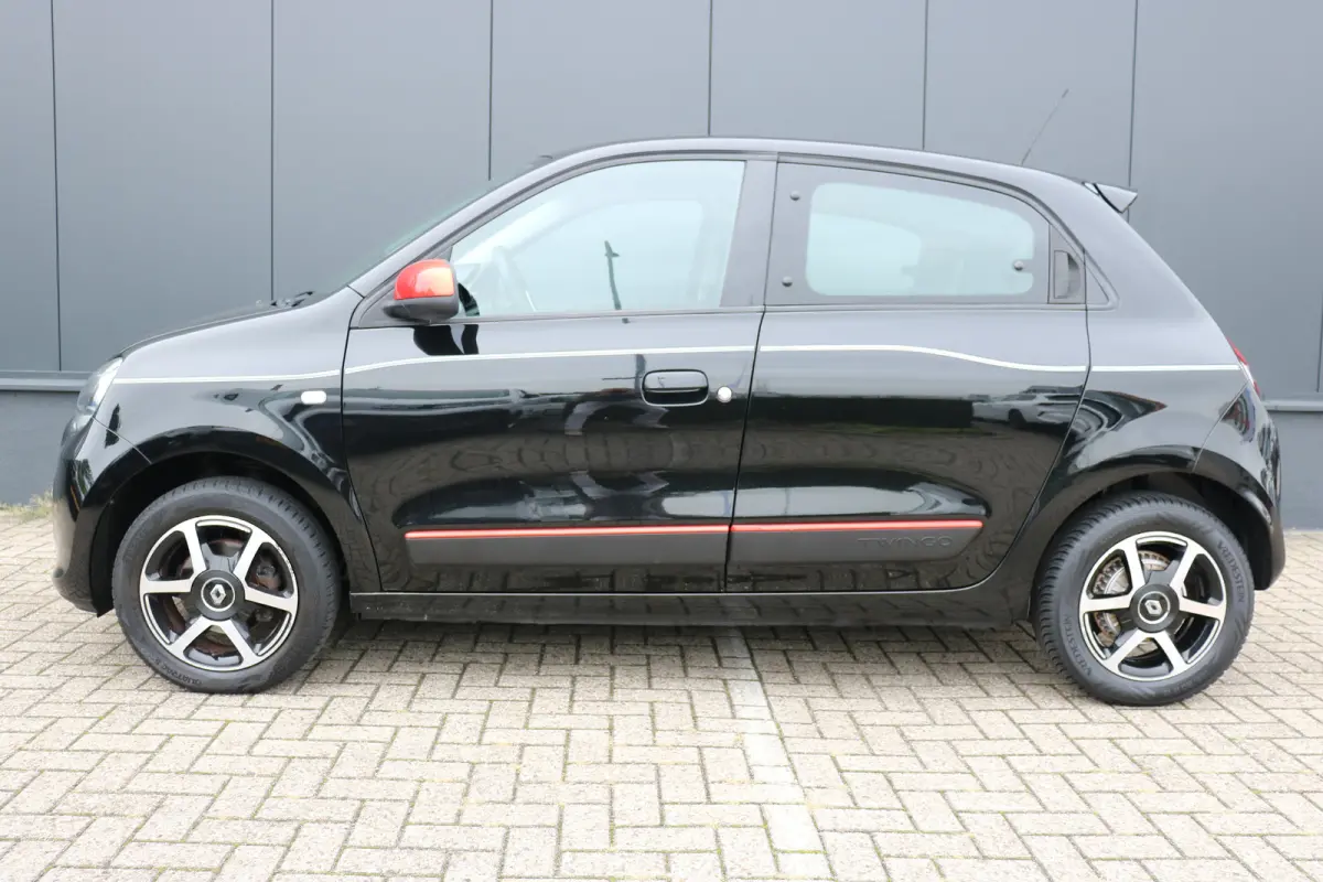 Dynamique | Navi | Camera | Cruise control | Verwarmde voorstoelen | All Season Banden | Airco |