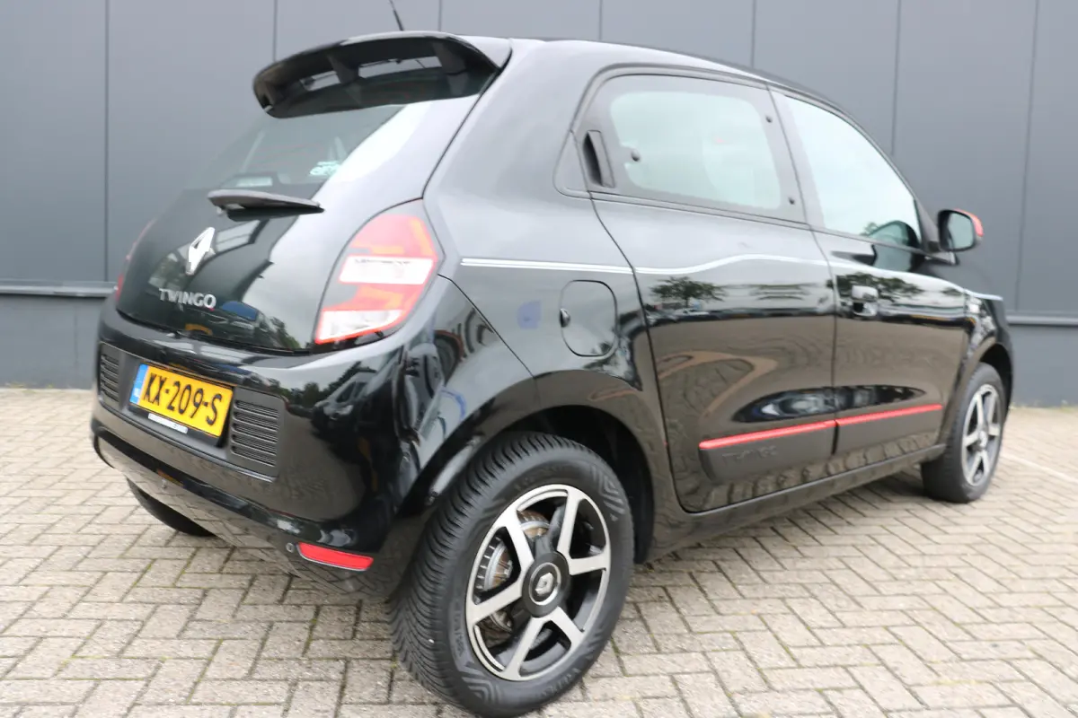 Dynamique | Navi | Camera | Cruise control | Verwarmde voorstoelen | All Season Banden | Airco |