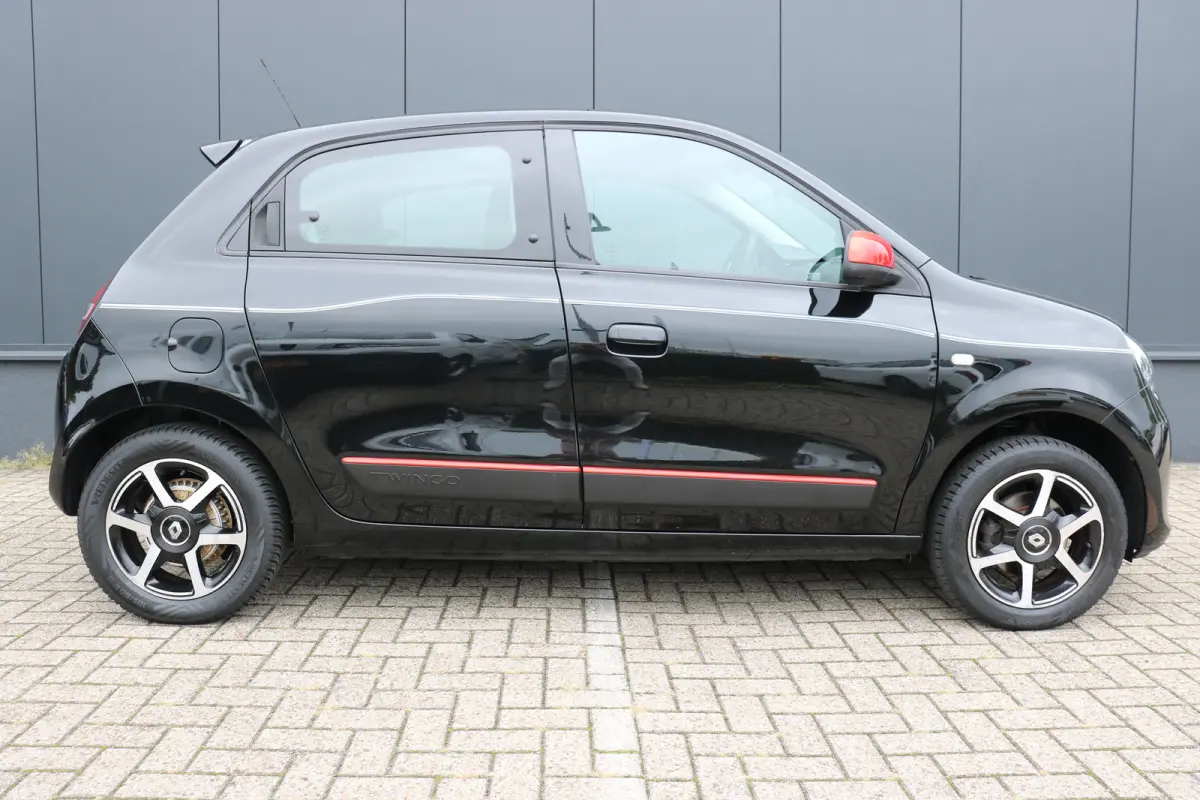 Dynamique | Navi | Camera | Cruise control | Verwarmde voorstoelen | All Season Banden | Airco |