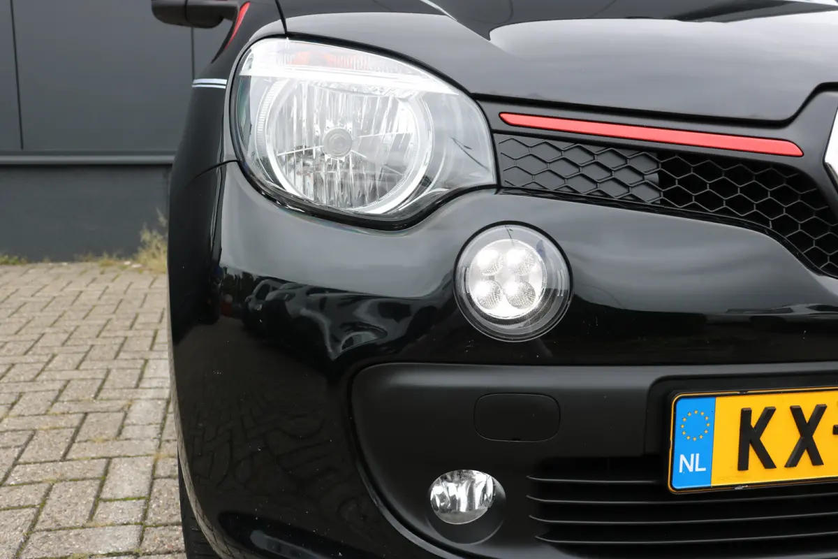 Dynamique | Navi | Camera | Cruise control | Verwarmde voorstoelen | All Season Banden | Airco |
