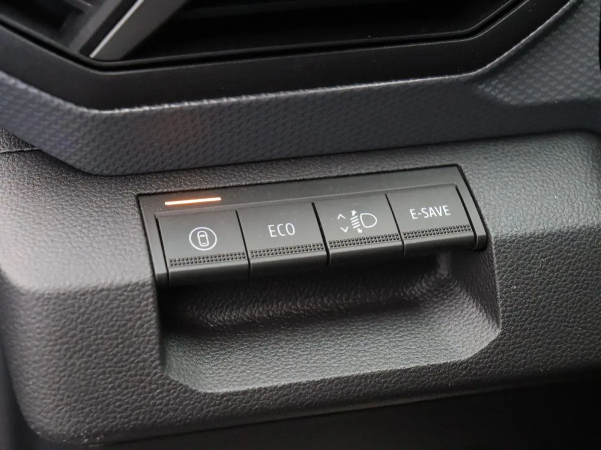 hybrid 155pk Journey | Stoel- en stuurwielverwarming | Voorruitverwarming | 360 graden camera |