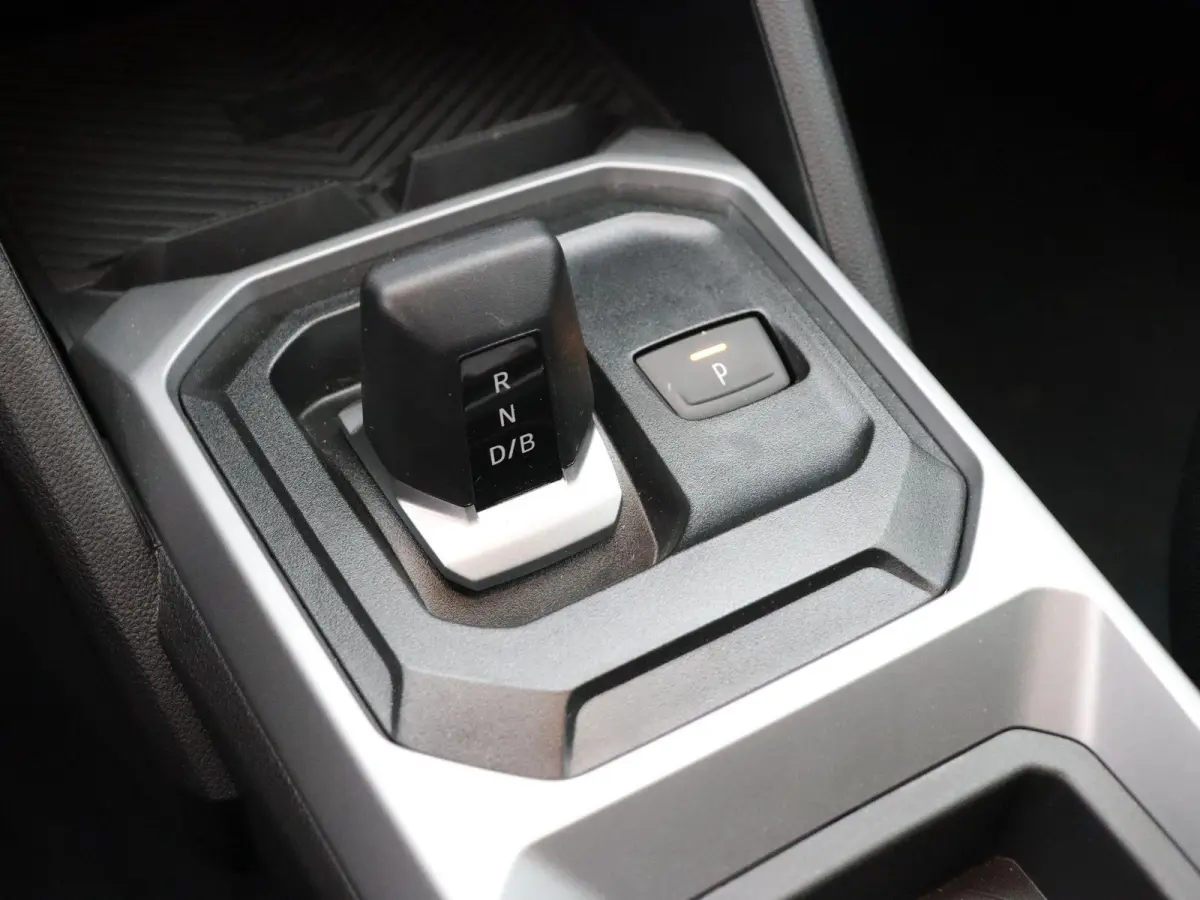 hybrid 155pk Journey | Stoel- en stuurwielverwarming | Voorruitverwarming | 360 graden camera |