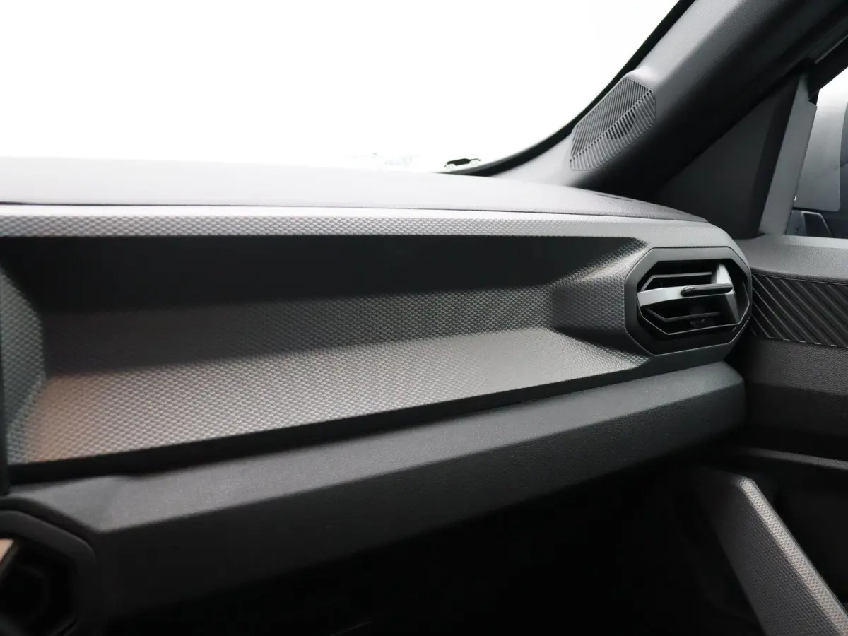 hybrid 155pk Journey | Stoel- en stuurwielverwarming | Voorruitverwarming | 360 graden camera |