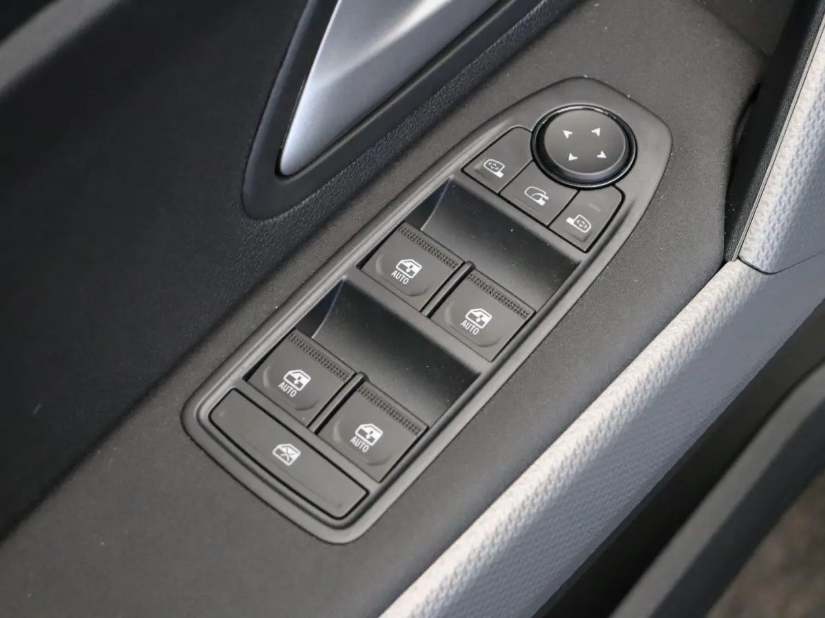 hybrid 155pk Journey | Stoel- en stuurwielverwarming | Voorruitverwarming | 360 graden camera |