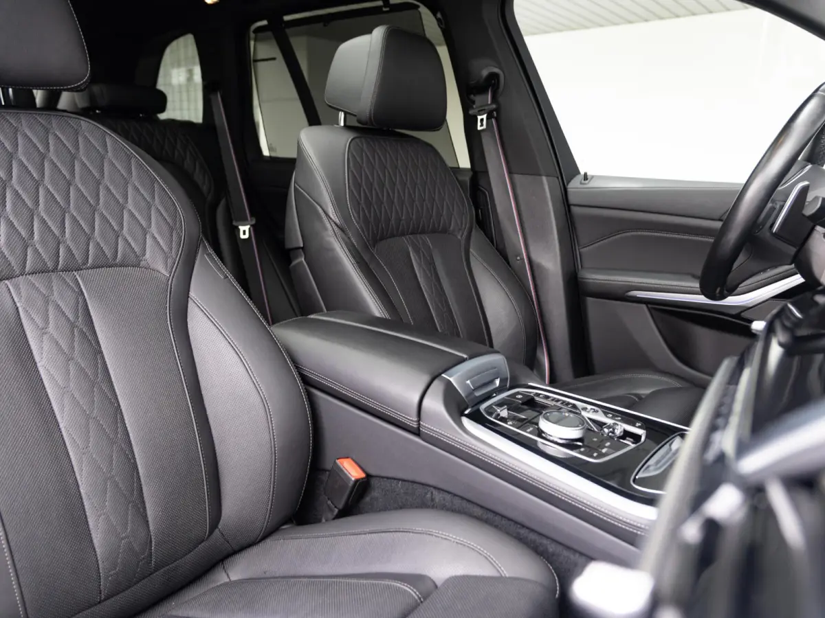 xDrive50e | SoH 100% | M Sportpakket Pro | Innovation Pack | Comfort Access | Soft-Close | Sky Lounge | Stoelventilatie | Massagefunctie | Harman Kardon | Trekhaak