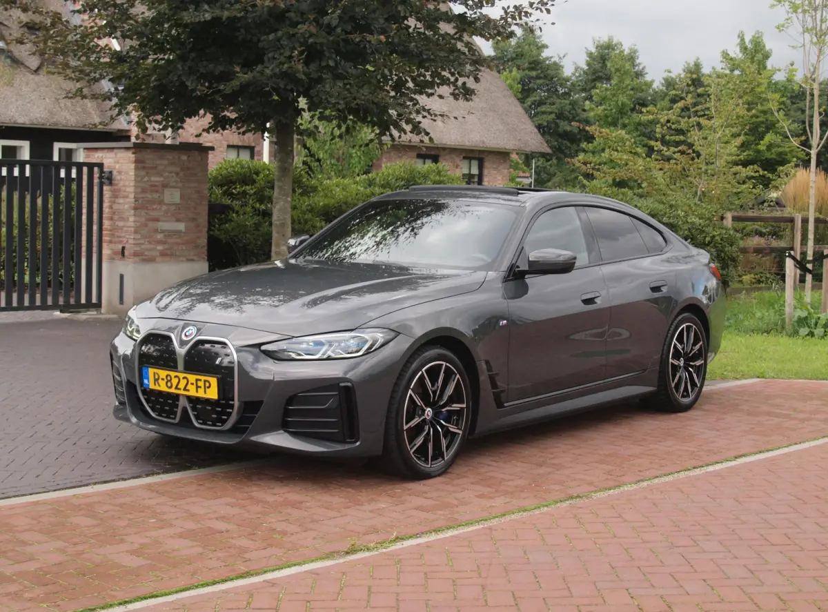 eDrive40 High Executive 84 kWh | SOH 98% | M-Pakket | Schuifdak | Sfeerverlichting | Led-Laser | Harman Kardon | Camera |