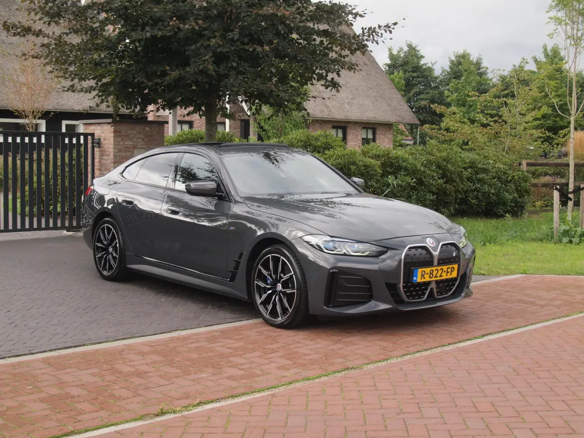 eDrive40 High Executive 84 kWh | SOH 98% | M-Pakket | Schuifdak | Sfeerverlichting | Led-Laser | Harman Kardon | Camera |