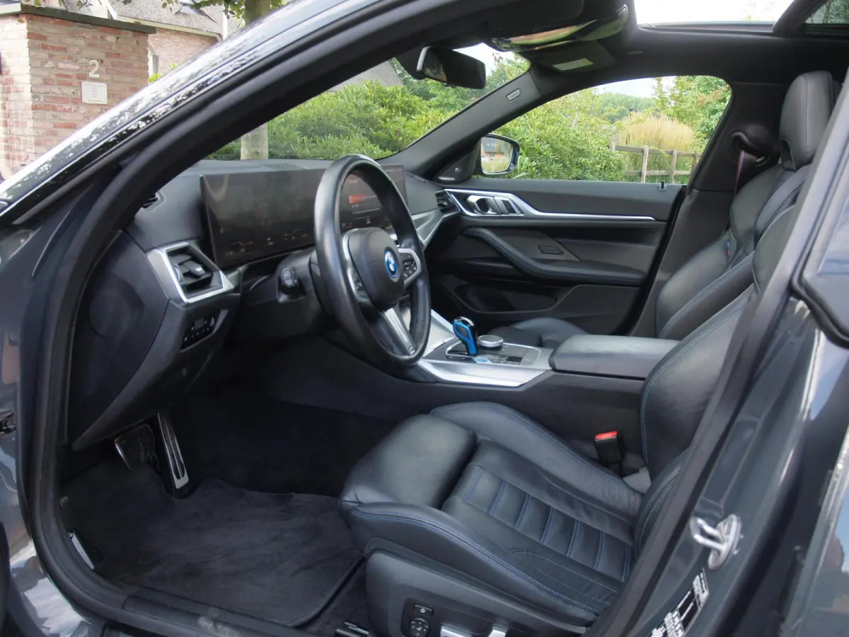 eDrive40 High Executive 84 kWh | SOH 98% | M-Pakket | Schuifdak | Sfeerverlichting | Led-Laser | Harman Kardon | Camera |