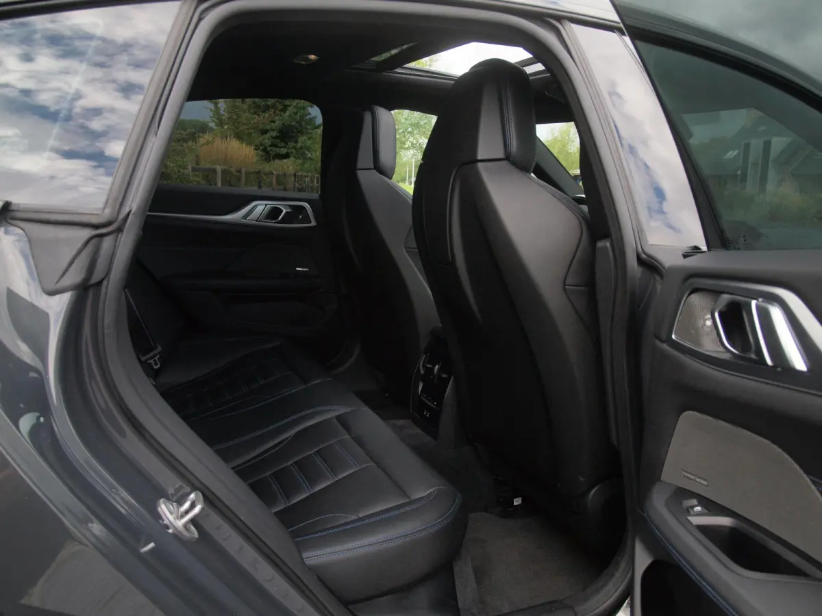 eDrive40 High Executive 84 kWh | SOH 98% | M-Pakket | Schuifdak | Sfeerverlichting | Led-Laser | Harman Kardon | Camera |