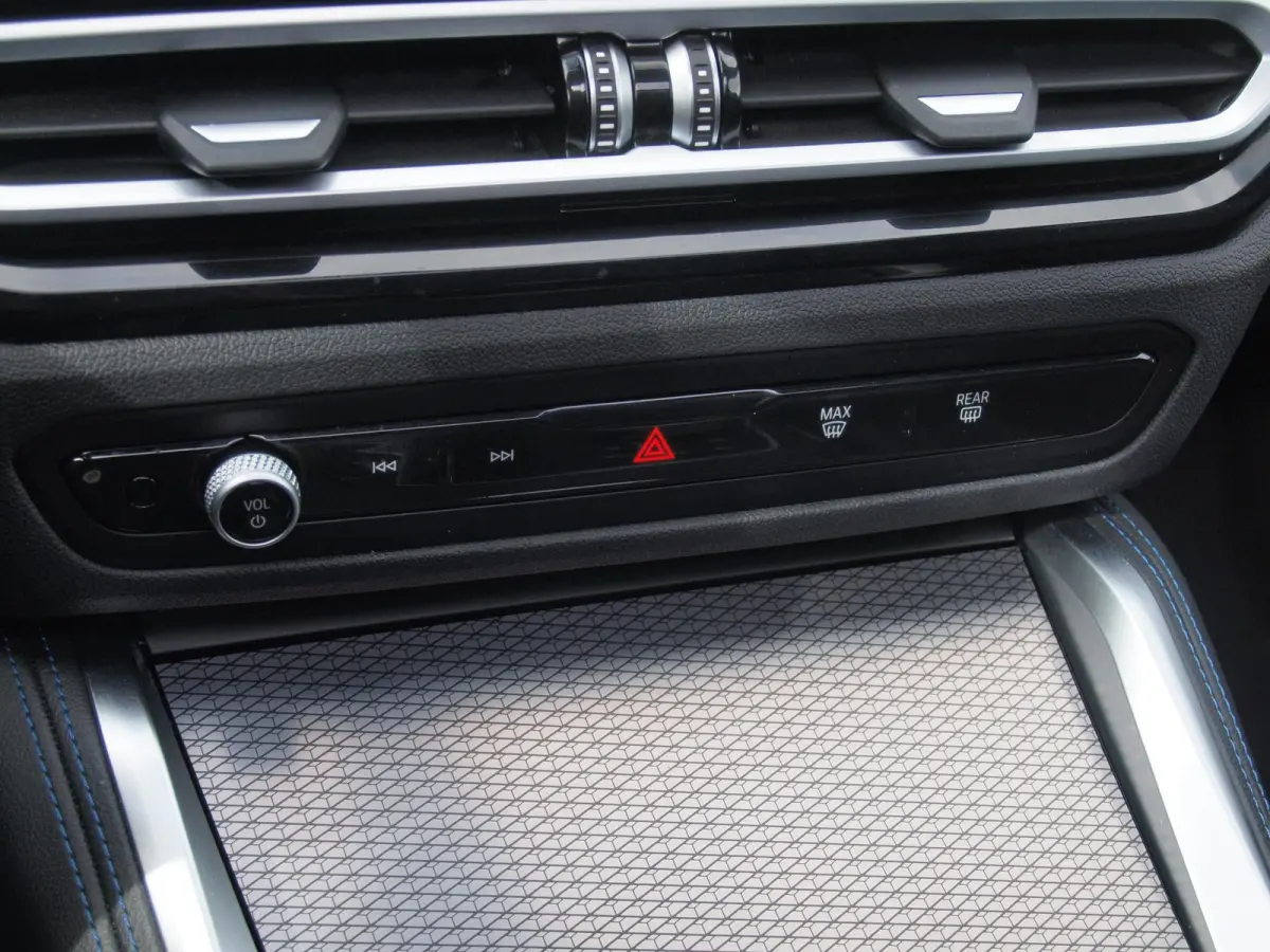 eDrive40 High Executive 84 kWh | SOH 98% | M-Pakket | Schuifdak | Sfeerverlichting | Led-Laser | Harman Kardon | Camera |