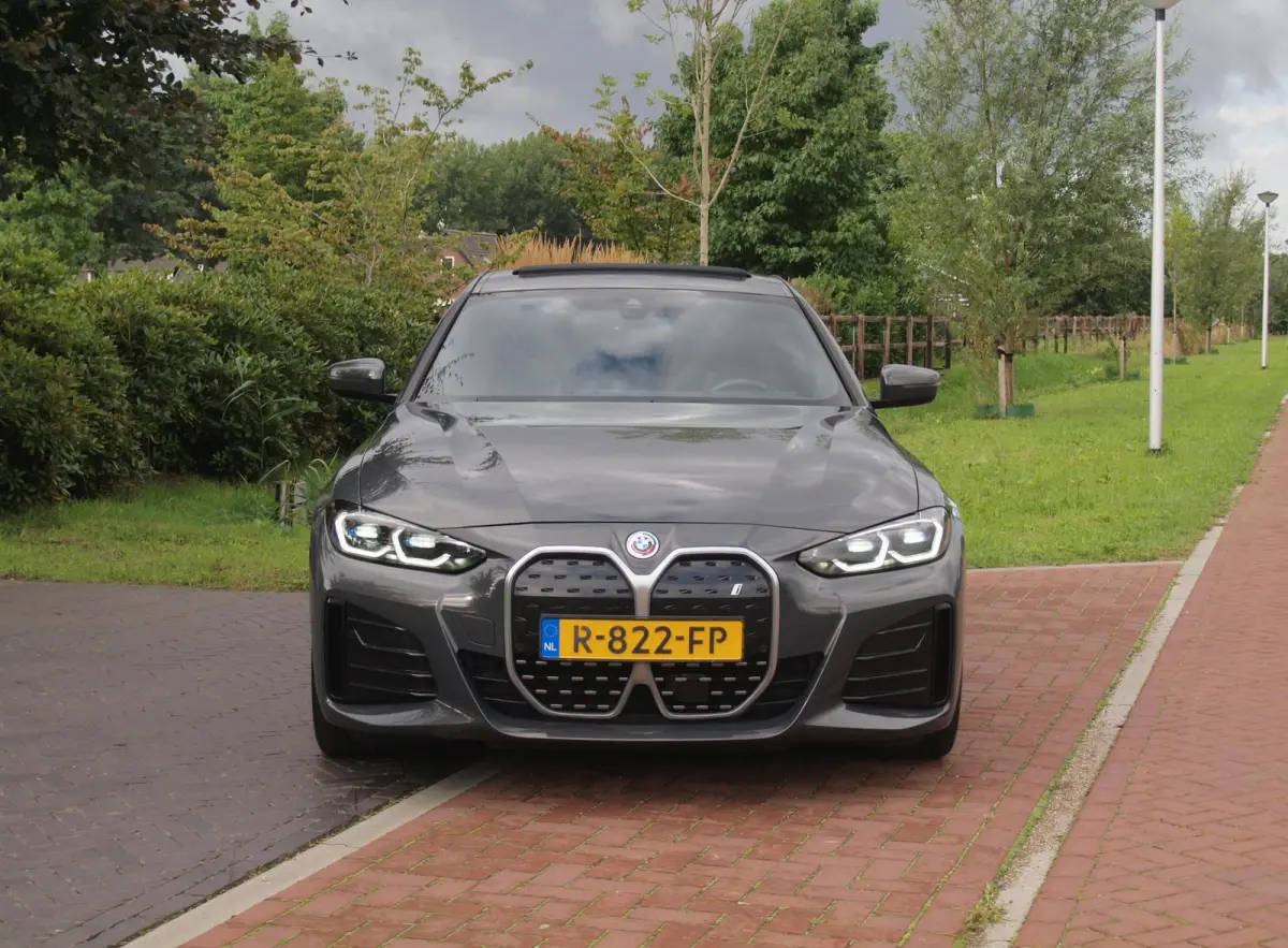 eDrive40 High Executive 84 kWh | SOH 98% | M-Pakket | Schuifdak | Sfeerverlichting | Led-Laser | Harman Kardon | Camera |