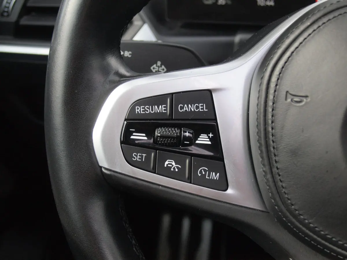 eDrive40 High Executive 84 kWh | SOH 98% | M-Pakket | Schuifdak | Sfeerverlichting | Led-Laser | Harman Kardon | Camera |