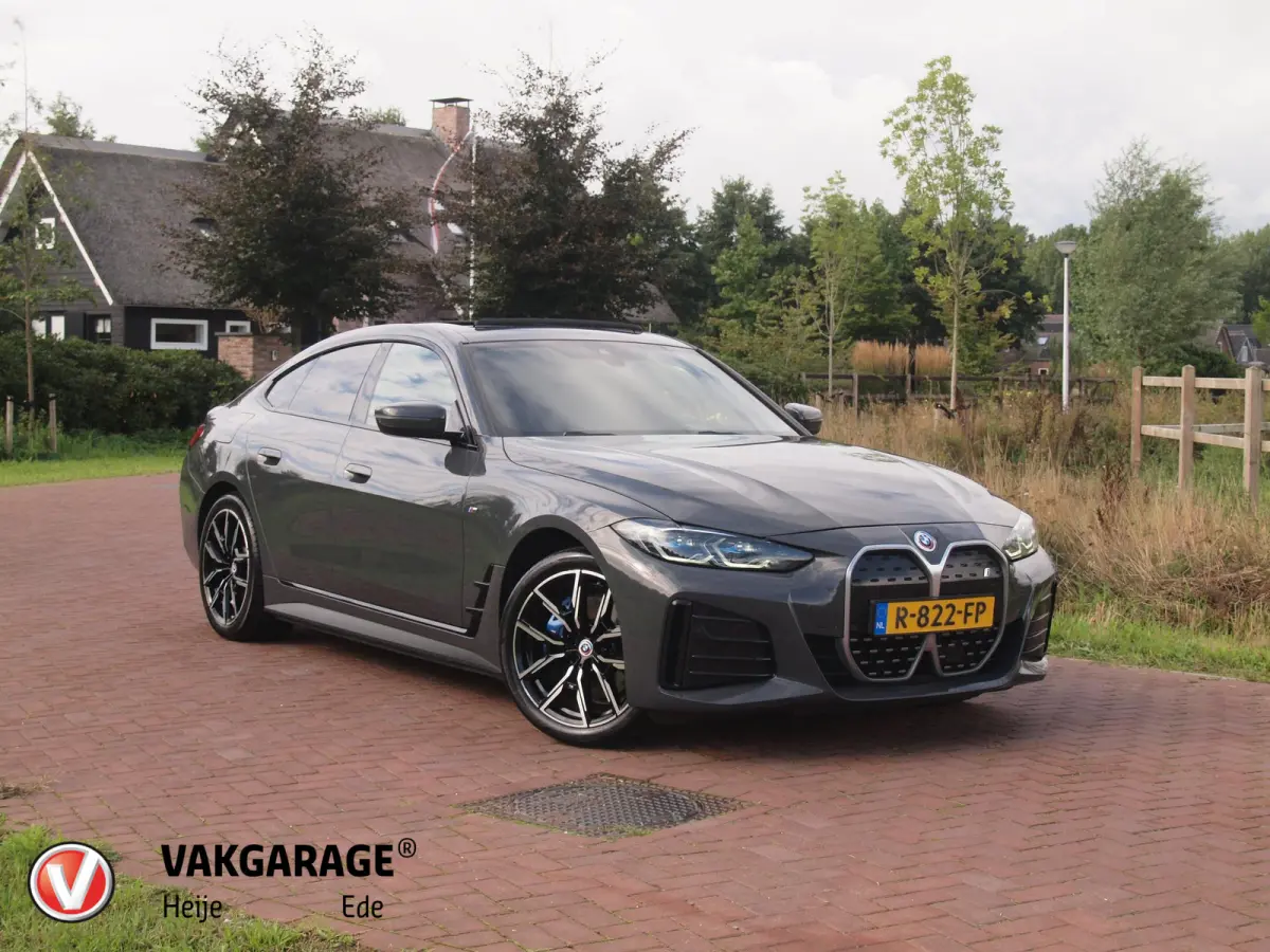 eDrive40 High Executive 84 kWh | SOH 98% | M-Pakket | Schuifdak | Sfeerverlichting | Led-Laser | Harman Kardon | Camera |
