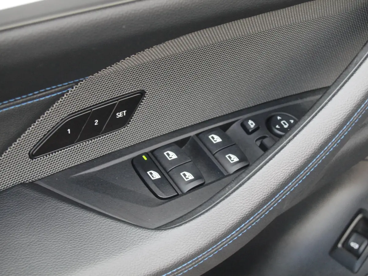 eDrive40 High Executive 84 kWh | SOH 98% | M-Pakket | Schuifdak | Sfeerverlichting | Led-Laser | Harman Kardon | Camera |