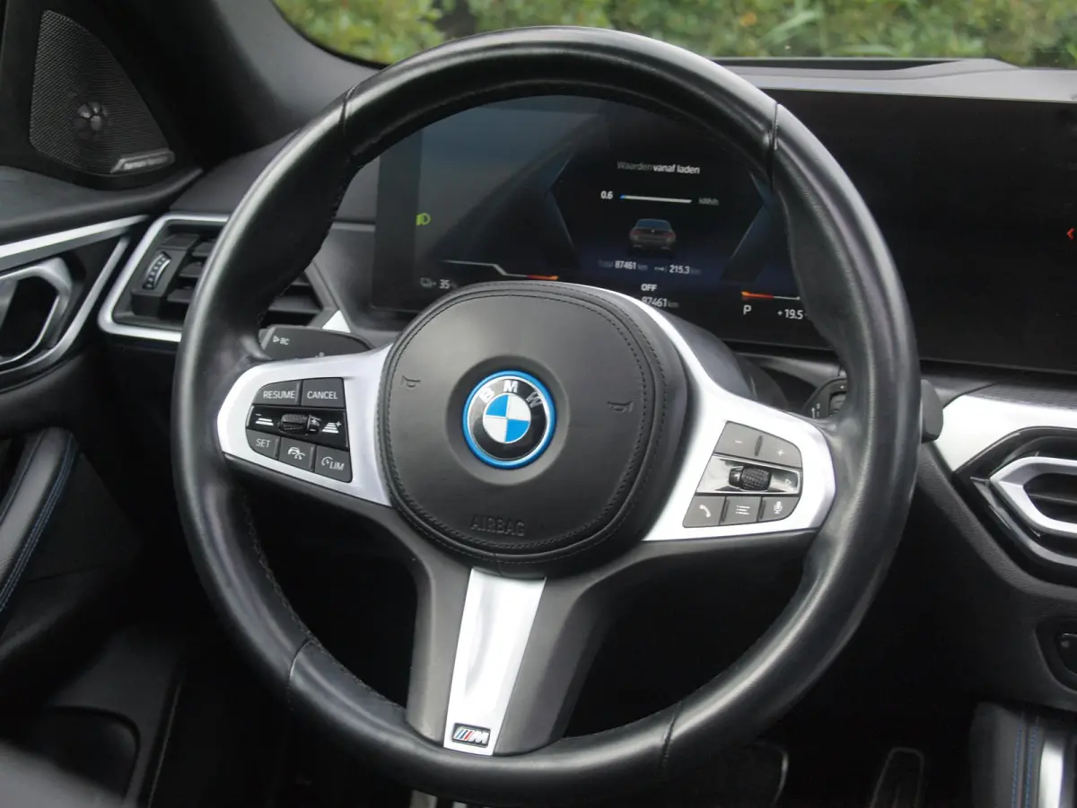 eDrive40 High Executive 84 kWh | SOH 98% | M-Pakket | Schuifdak | Sfeerverlichting | Led-Laser | Harman Kardon | Camera |