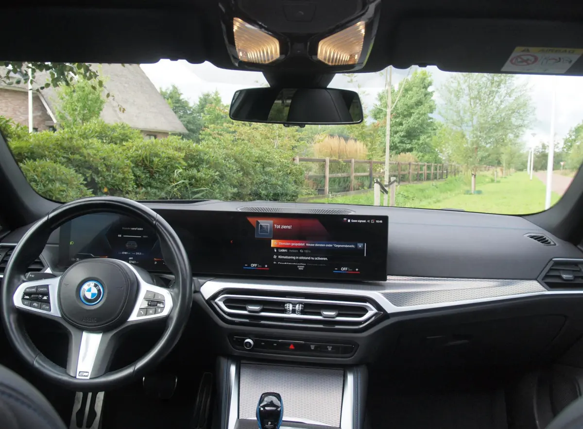 eDrive40 High Executive 84 kWh | SOH 98% | M-Pakket | Schuifdak | Sfeerverlichting | Led-Laser | Harman Kardon | Camera |
