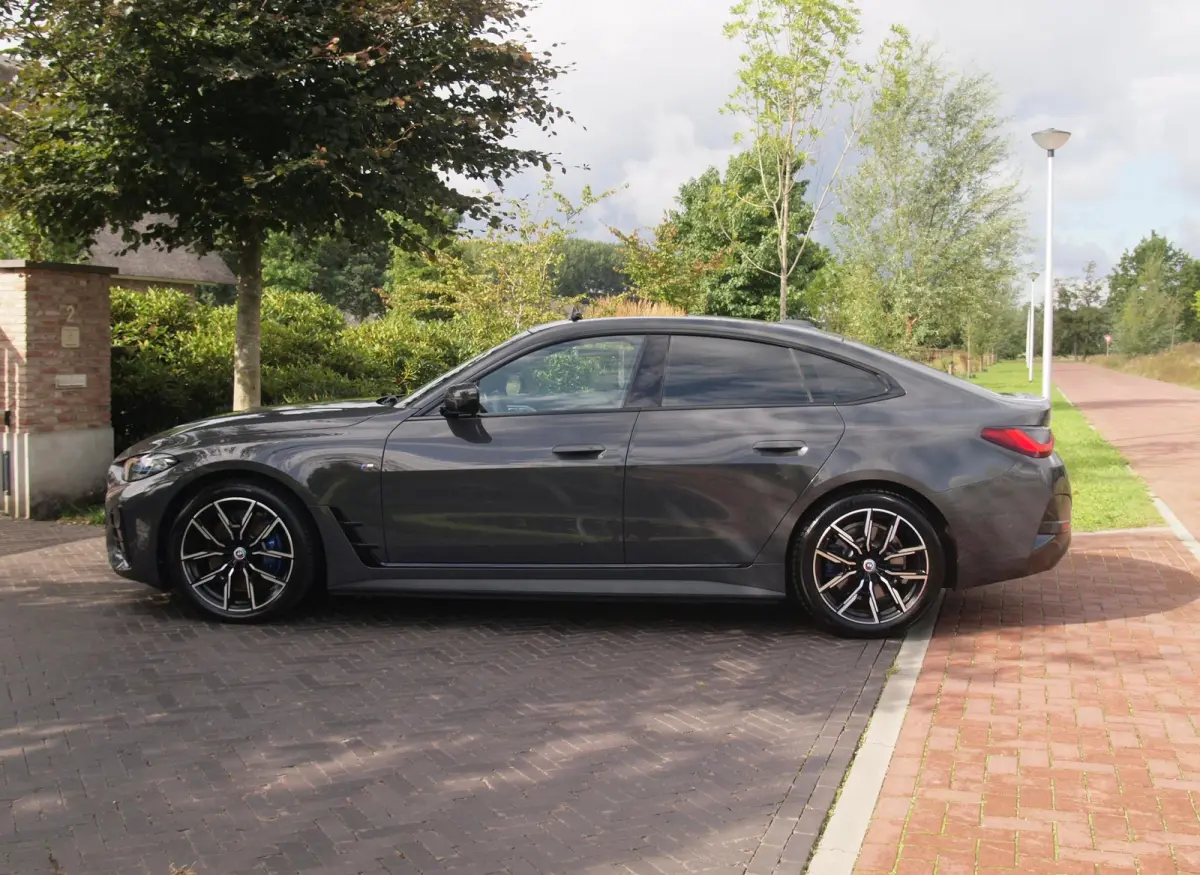 eDrive40 High Executive 84 kWh | SOH 98% | M-Pakket | Schuifdak | Sfeerverlichting | Led-Laser | Harman Kardon | Camera |