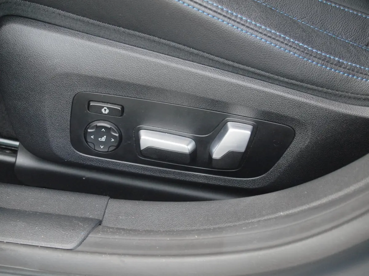 eDrive40 High Executive 84 kWh | SOH 98% | M-Pakket | Schuifdak | Sfeerverlichting | Led-Laser | Harman Kardon | Camera |