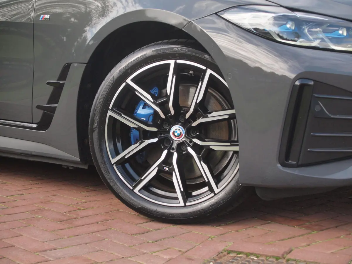 eDrive40 High Executive 84 kWh | SOH 98% | M-Pakket | Schuifdak | Sfeerverlichting | Led-Laser | Harman Kardon | Camera |