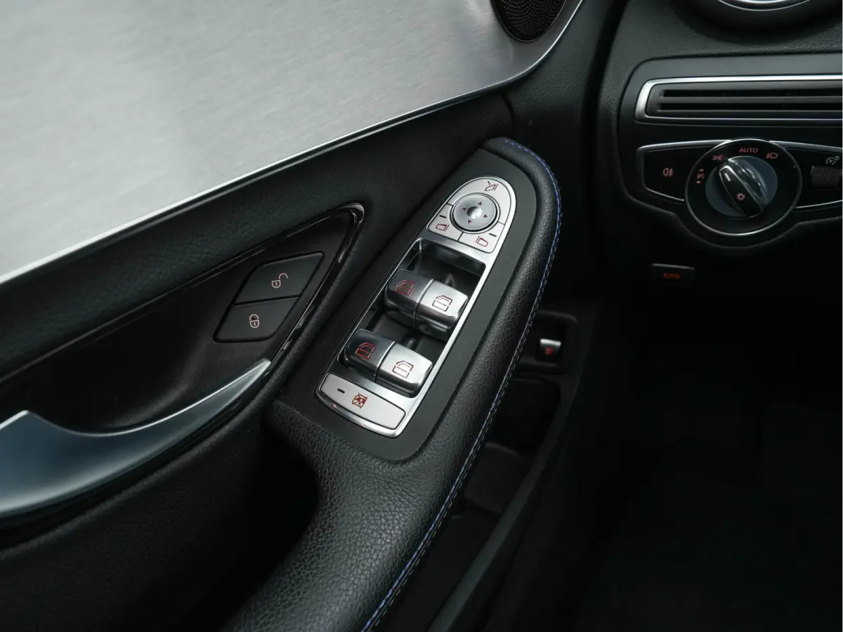 300 e AMG-Styling Business Solution Limited Night-Pack (Plug-in) {SoH-94%} (INCL-BTW) Aut. *PANO | LEATHER-MICROFIBRE | MULTIBEAM-LED | TOPVIEW | DIGI-COCKPIT | BLINDSPOT | HEATED-SPORTSEATS