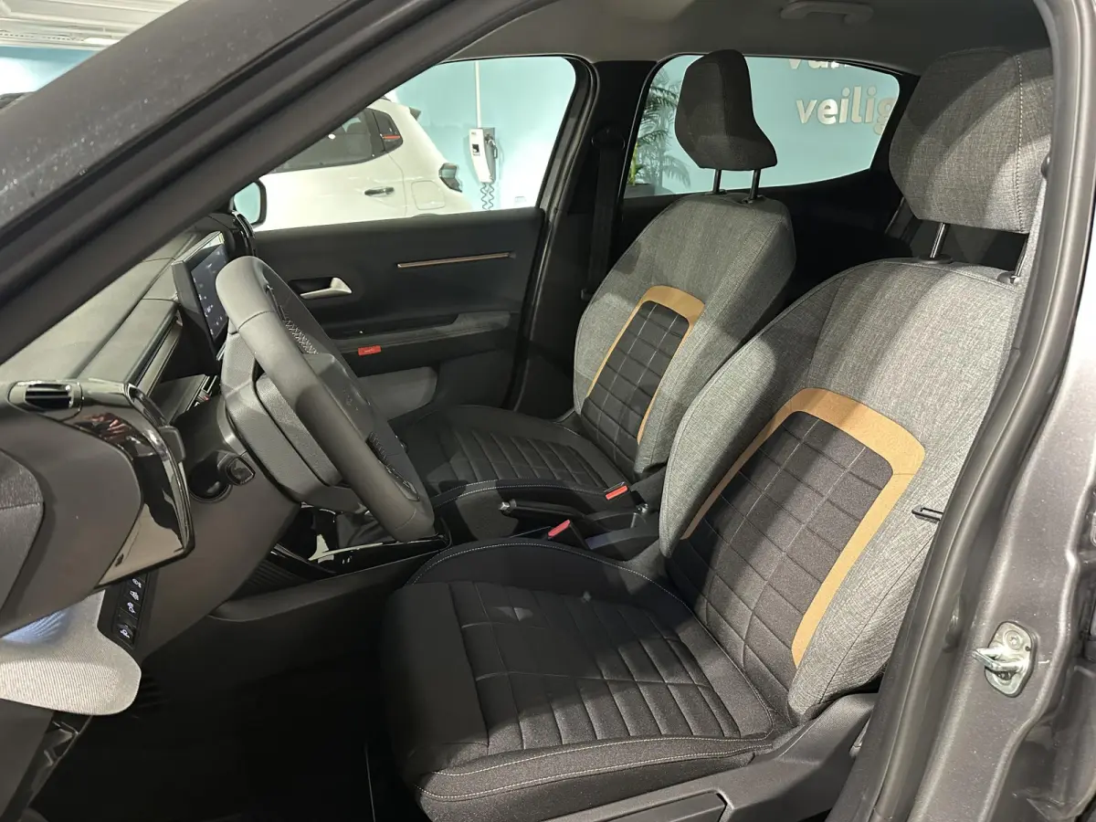 1.2 Turbo 100pk Plus | DEMO VOORDEEL | Hoge instap | Zuinig | Apple Carplay - Android Auto | Parkeercamera achter