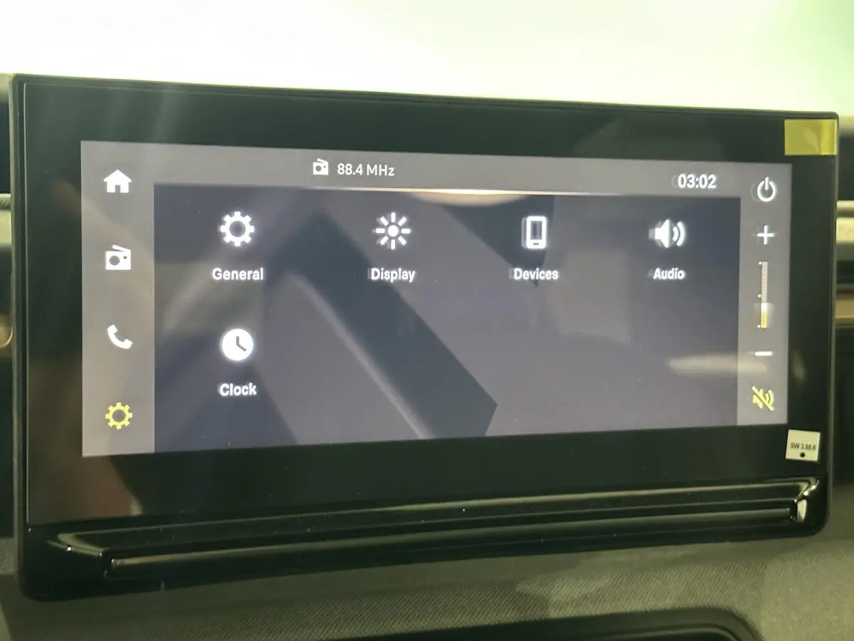 1.2 Turbo 100pk Plus | DEMO VOORDEEL | Hoge instap | Zuinig | Apple Carplay - Android Auto | Parkeercamera achter