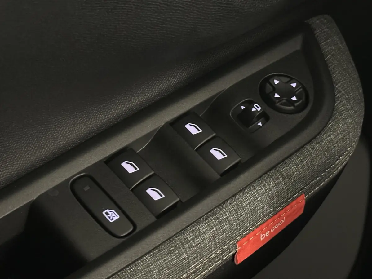 1.2 Turbo 100pk Plus | DEMO VOORDEEL | Hoge instap | Zuinig | Apple Carplay - Android Auto | Parkeercamera achter