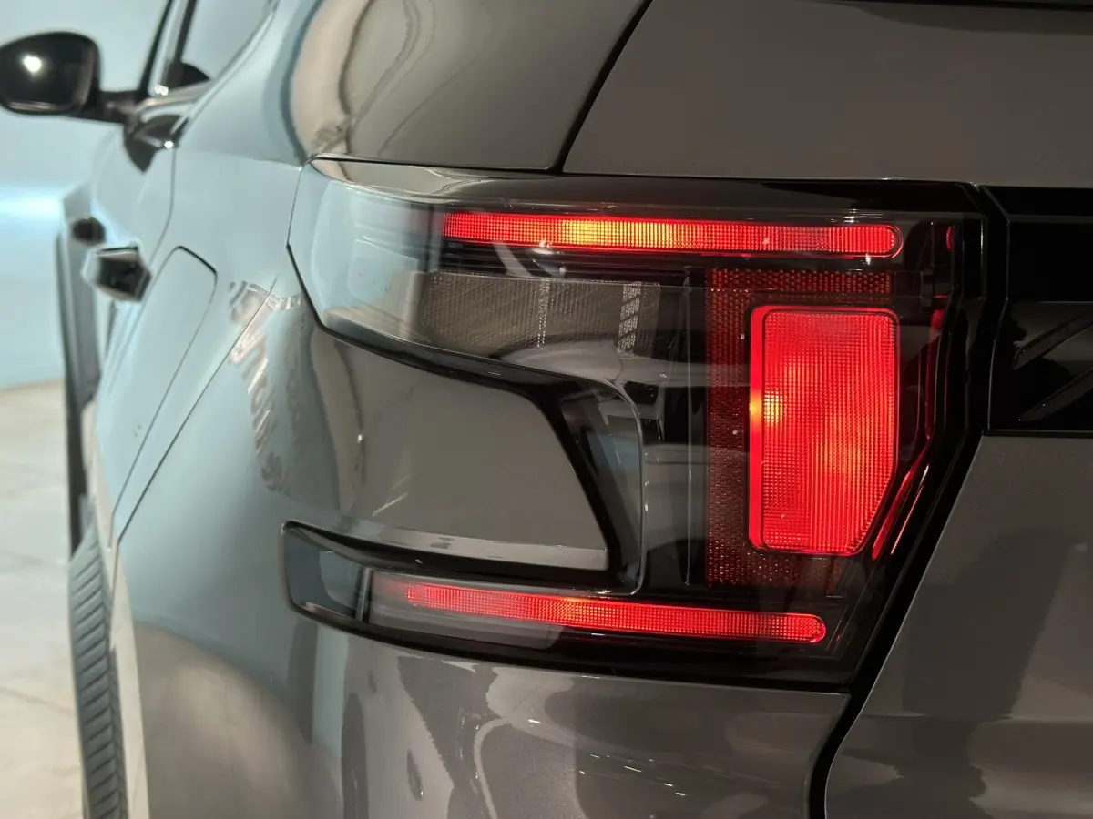 1.2 Turbo 100pk Plus | DEMO VOORDEEL | Hoge instap | Zuinig | Apple Carplay - Android Auto | Parkeercamera achter