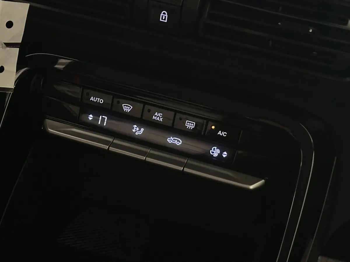 1.2 Turbo 100pk Plus | DEMO VOORDEEL | Hoge instap | Zuinig | Apple Carplay - Android Auto | Parkeercamera achter