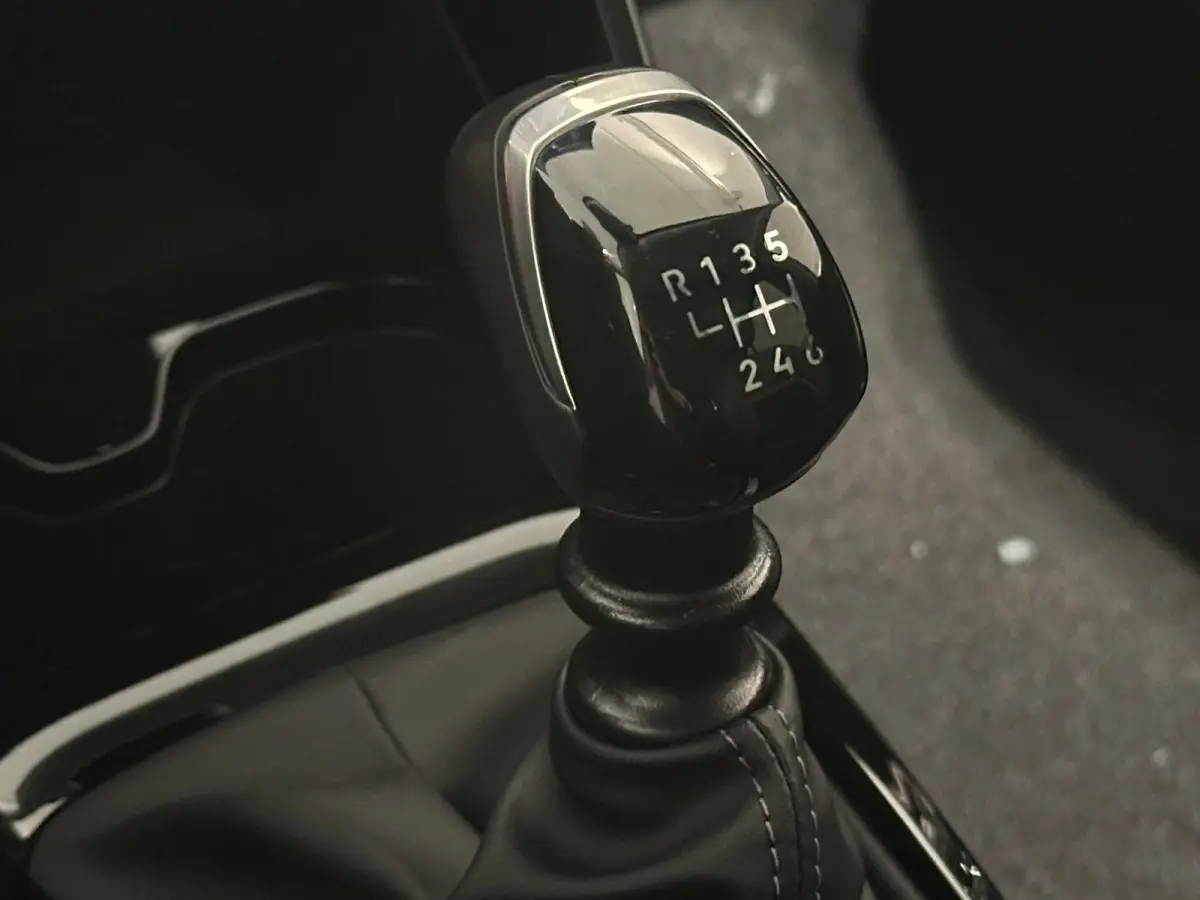 1.2 Turbo 100pk Plus | DEMO VOORDEEL | Hoge instap | Zuinig | Apple Carplay - Android Auto | Parkeercamera achter