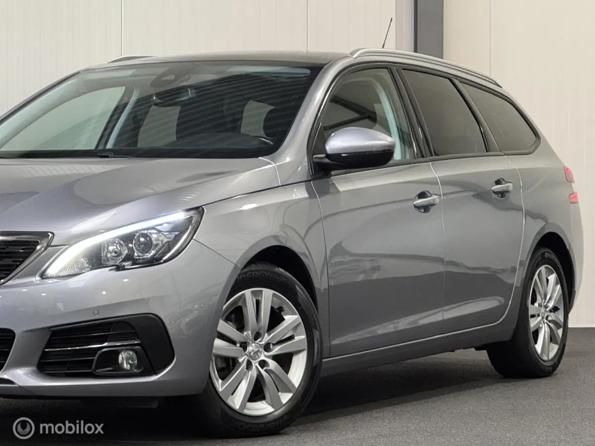 1.6 BlueHDI Blue Lease Exec. [ NAP facelift pano ]
