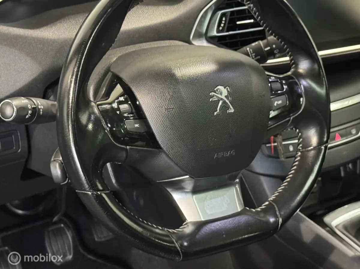 1.6 BlueHDI Blue Lease Exec. [ NAP facelift pano ]