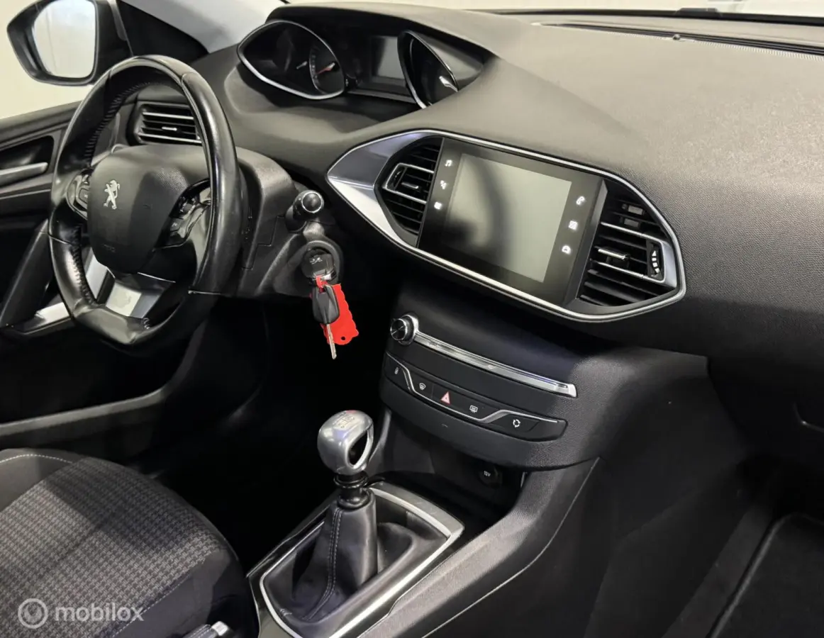 1.6 BlueHDI Blue Lease Exec. [ NAP facelift pano ]