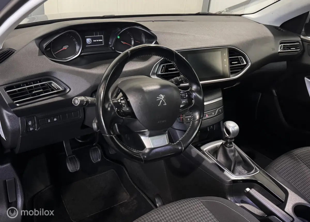 1.6 BlueHDI Blue Lease Exec. [ NAP facelift pano ]