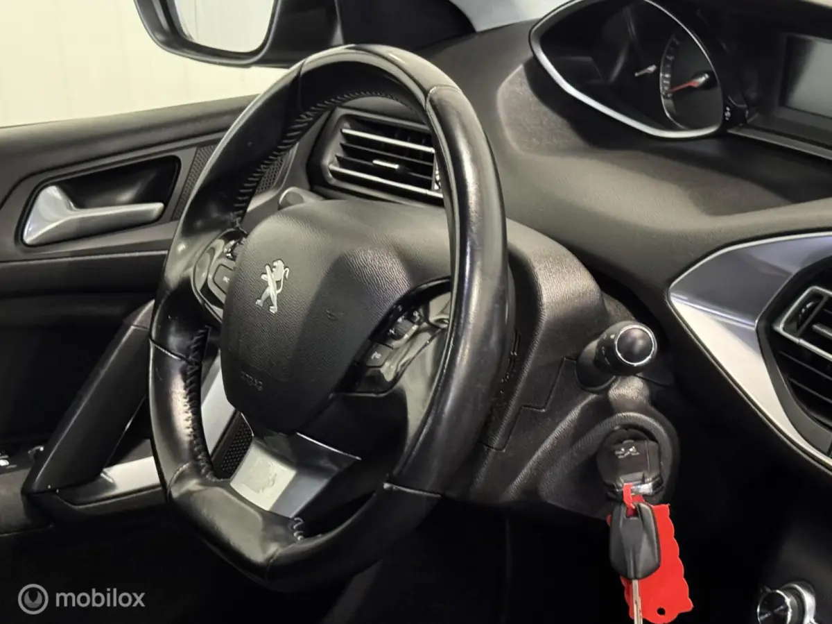 1.6 BlueHDI Blue Lease Exec. [ NAP facelift pano ]