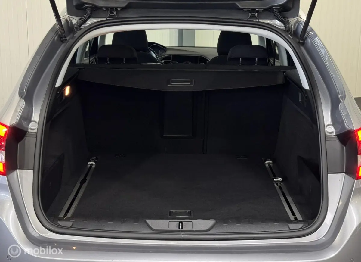 1.6 BlueHDI Blue Lease Exec. [ NAP facelift pano ]