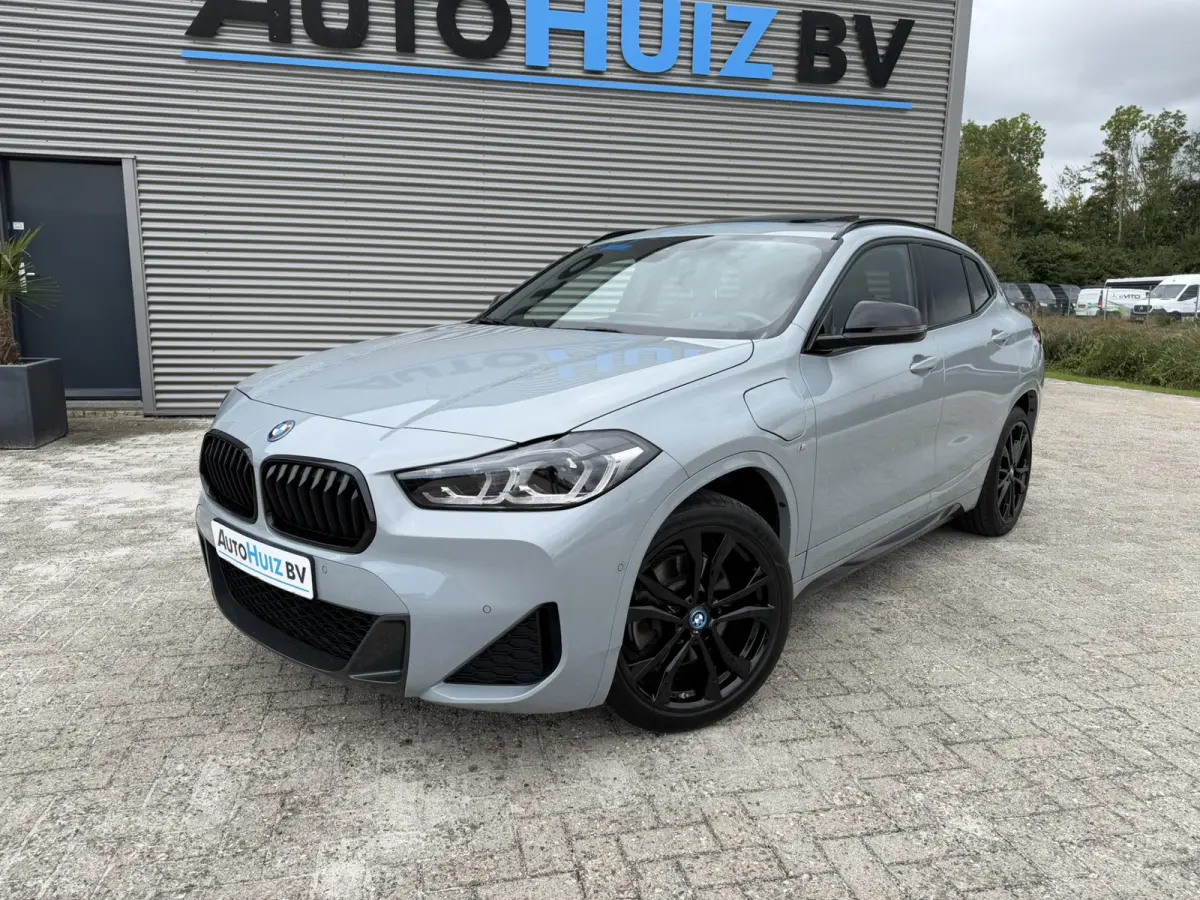 xDrive25e M Sport Panoramadak 19 Inch Achteruitrijcamera Carplay DAB Stuurwielverwarming Harman-Kardon Sound-systeem