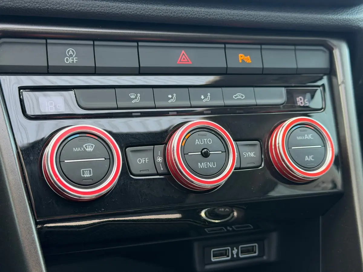 1.0 TSI Style - Deep Black Pearl - Panorama/Adaptive Cruise/Digital Cockpit