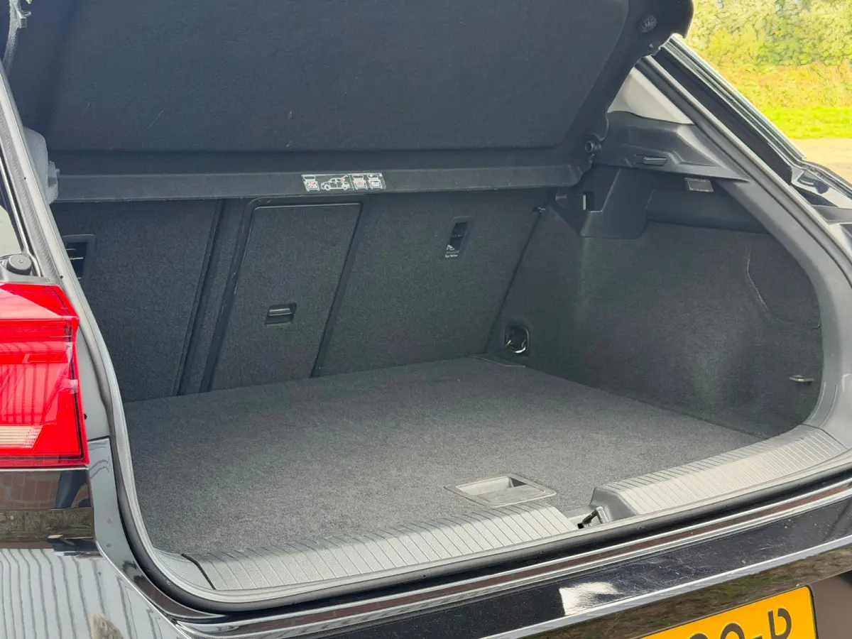 1.0 TSI Style - Deep Black Pearl - Panorama/Adaptive Cruise/Digital Cockpit