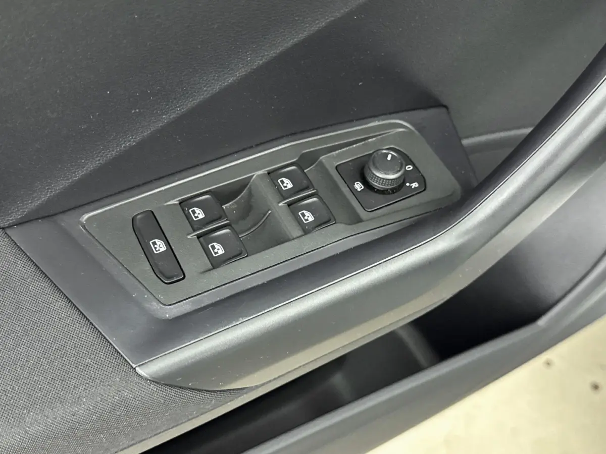 1.0 TSI Style | 1e EIGENAAR | STOELVERWARMING | ADAPTIEF CRUISECONTROL | PARKEERSENSOREN V+A | APPLE CARPLAY / ANDROID AUTO |