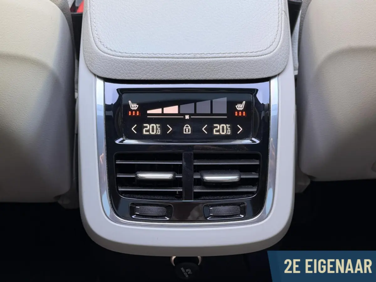T8 Twin Engine AWD Inscription Trekhaak Head-up